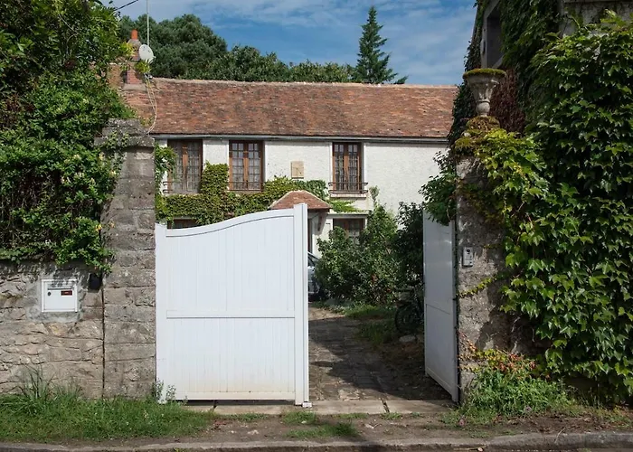 Holiday home Maison De Caractere Au Calme Acheres-la-Foret